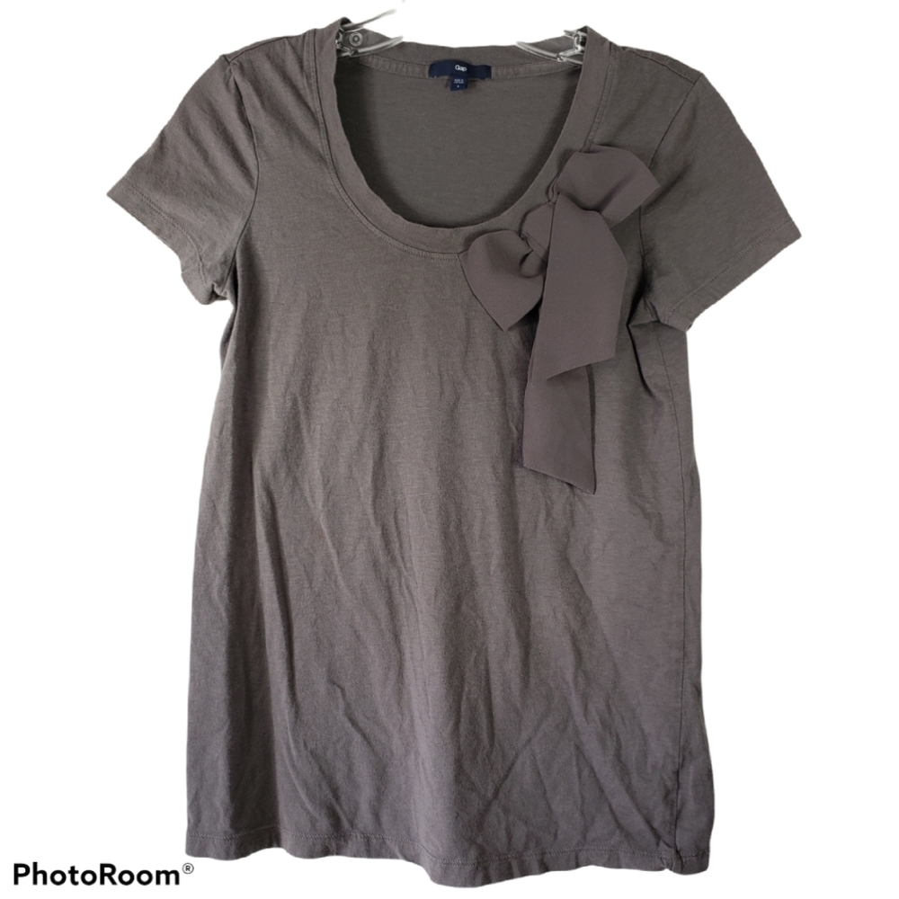 Gray Gap Tee with Ribbon